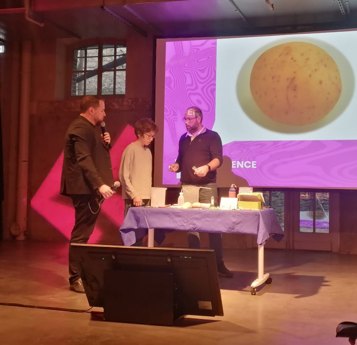 Nicolas Mahaut (@mahaut_nicolas) on Twitter photo "S'étonner des supers propriétés de l'amidon", une conférence avec <a href="/CorentinSpriet/">Corentin Spriet</a> <a href="/umr8576/">Glycobiology</a> et <a href="/XR59/">Xavier Roussel</a> <a href="/umr8576/">Glycobiology</a> <a href="/univ_lille/">Université de Lille</a> à l'occasion des #echappeesinattendues :la science racontée par le <a href="/CNRS/">CNRS 🌍</a>
<a href="/CNRS_HdF/">CNRS Hauts-de-France</a> "S'étonner des supers propriétés de l'amidon", une conférence avec <a href="/CorentinSpriet/">Corentin Spriet</a> <a href="/umr8576/">Glycobiology</a> et <a href="/XR59/">Xavier Roussel</a> <a href="/umr8576/">Glycobiology</a> <a href="/univ_lille/">Université de Lille</a> à l'occasion des #echappeesinattendues :la science racontée par le <a href="/CNRS/">CNRS 🌍</a>
<a href="/CNRS_HdF/">CNRS Hauts-de-France</a>