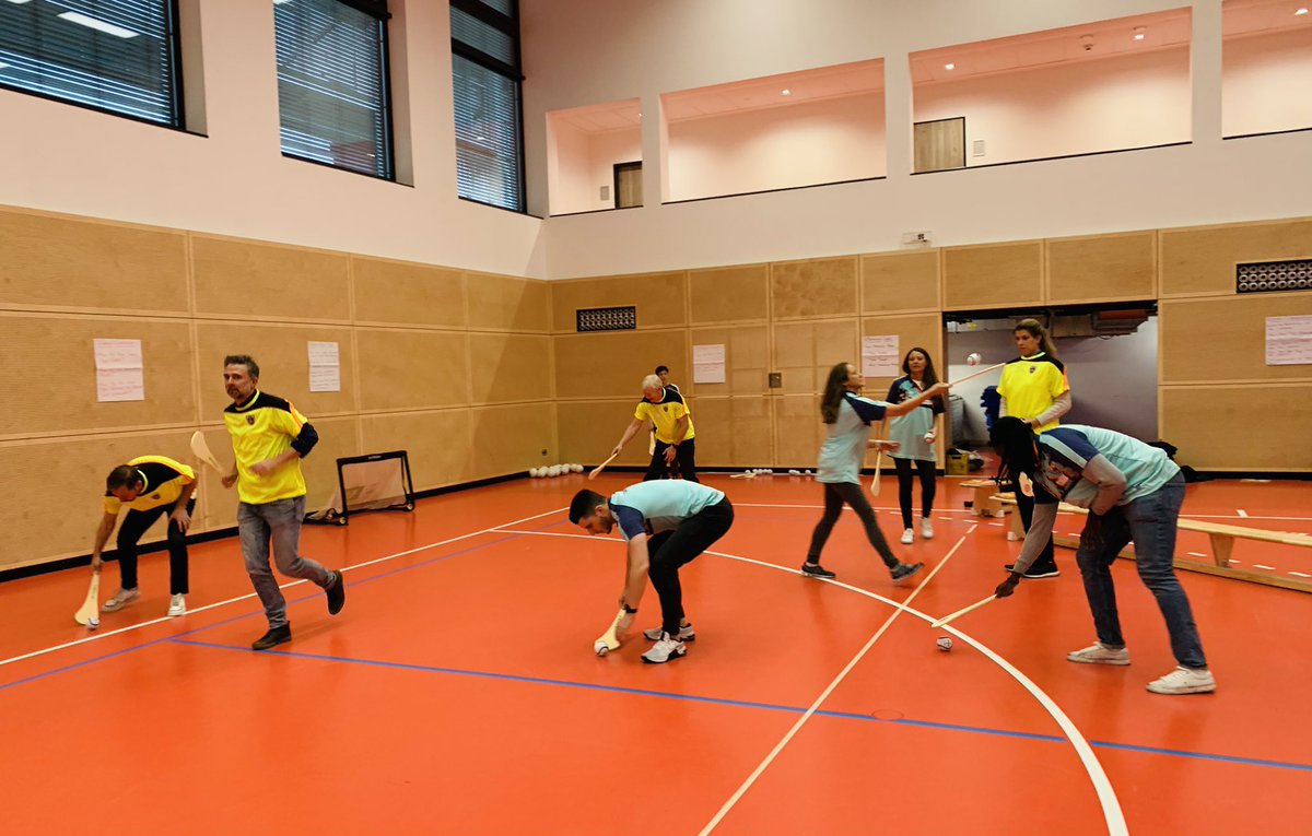 MooneyOwen's tweet photo. Huge thanks to the @ICOACHKIDSWORLD Family for this weekend’s Conference
Brilliant experience assisting, The Master, @goconnor_g practicing his craft during his “Helping Children & Young People Fall in Love with Gaelic Games” practical session today
#ICKConference #DubGAACoach https://t.co/TWmg4v7ouj