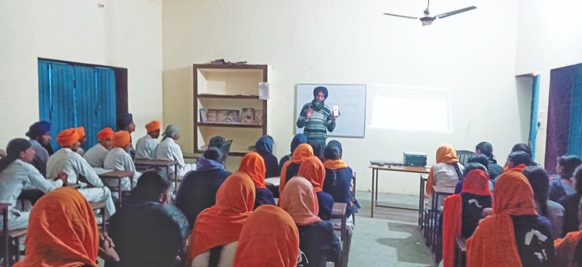 csc_info's tweet photo. हर नये शनिवार एक नया स्कूल csc Academy Banda के द्वारा स्कूल शिक्षा के साथ साथ हम देंगे स्टूडेंट्स को 
Digital literacy
Fainesial literacy
Career Guidance for students 
@dintya15
@ceo_csc 
@jjedu_info 
@PatankarRishi https://t.co/EM89vqN84G
