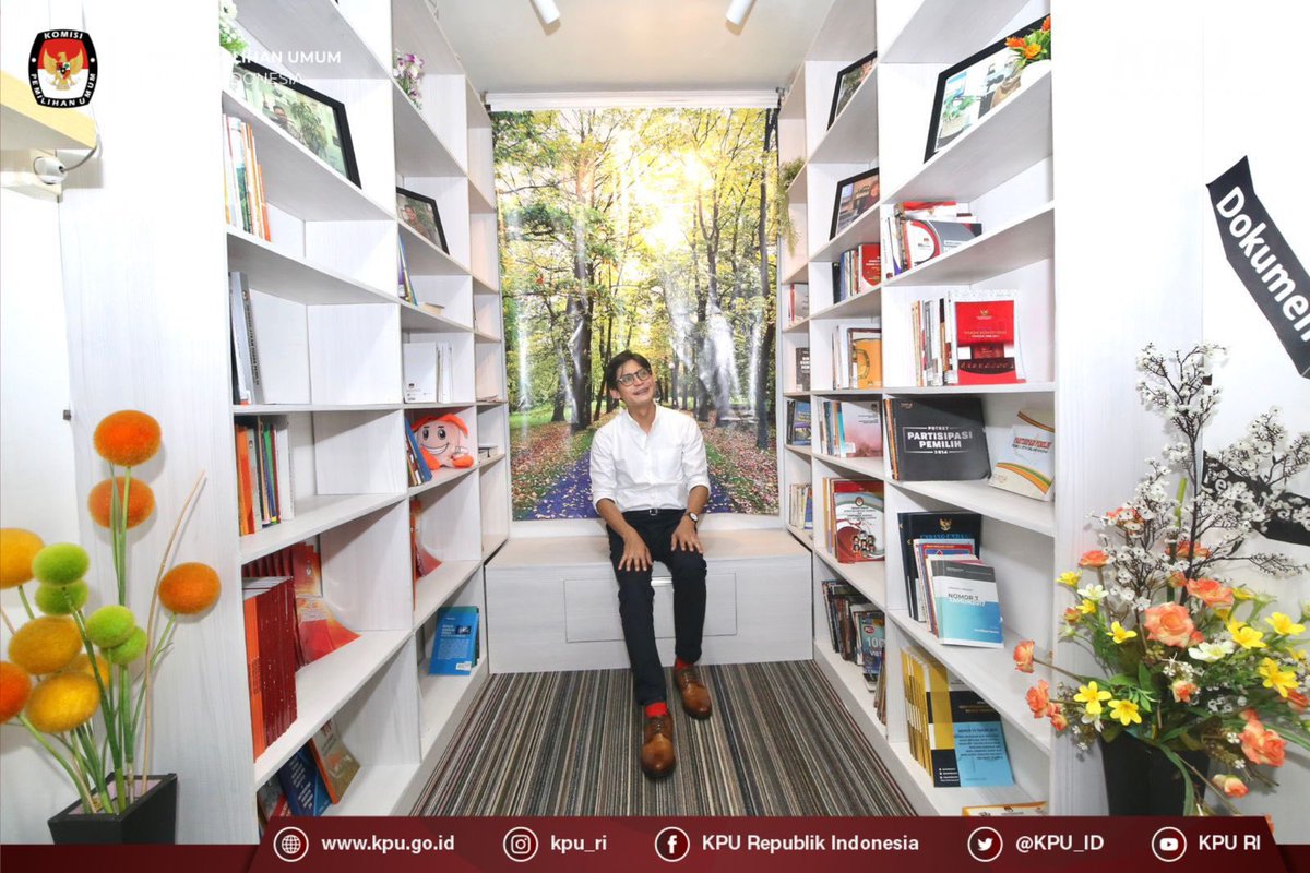 #TemanPemilih, Anggota KPU August Mellaz mengunjungi kantor KPU Provinsi Kalimantan Barat dalam rangka meninjau sarana dan prasarana pada tahapan Pemilu 2024, di Pontianak, Sabtu (19/11/2022).