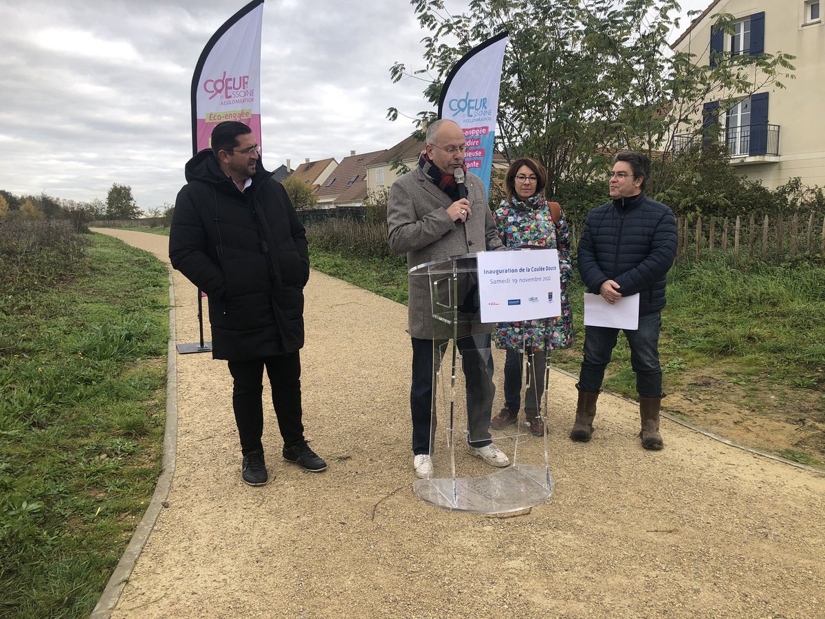 Isa_perdereau's tweet photo. Ce matin, je participais en tant que conseillère communautaire de @CoeurEssonne Agglomération à l’inauguration de la « Coulée Douce » à #villierssurorge #cdea https://t.co/L4NsR7p5J9
