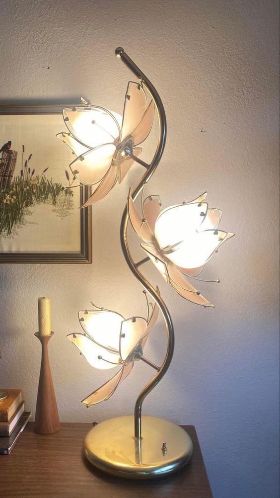 lavieestbelIe's tweet photo. Flower lights https://t.co/kgd3o2X94Y