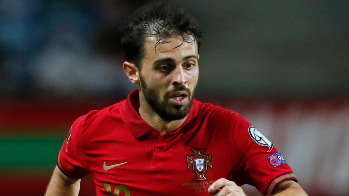 Jornalista inglês perguntou: "Podes responder em inglês, por favor?"

Bernardo Silva responde: "Não."

Respondeu em português.