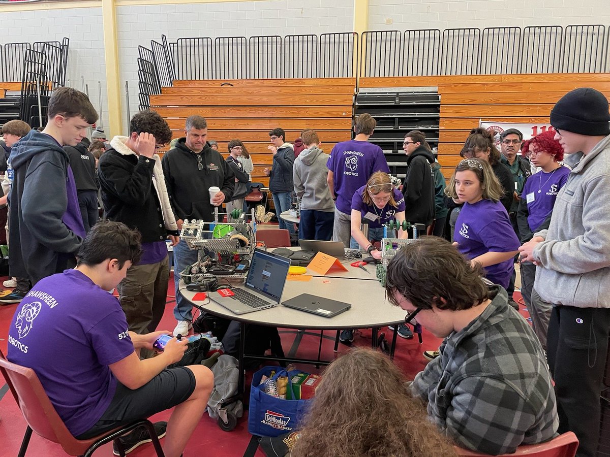 RoboticsShaw's tweet image. Busy time before the race starts