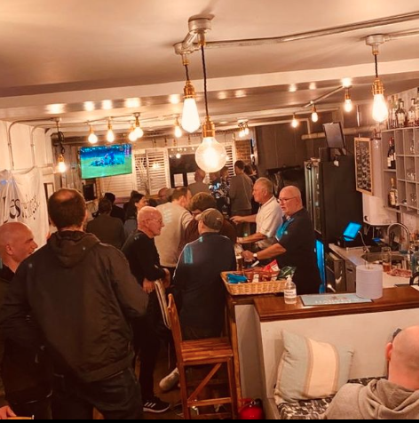 OEJuniorRugby's tweet photo. Best place to watch England Rugby or Football World Cup

The Bitter End Bar - BR2 9HW

Run by OE &amp; Old Dunstonian stalwarts Rob, Stu &amp; Trevor G https://t.co/n5xjGcAEZh