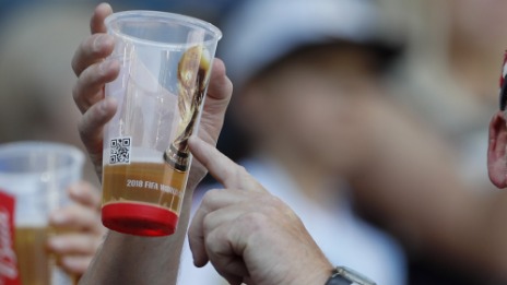 adnradiochile's tweet photo. Desde la FIFA respaldan a Qatar tras prohibir venta de cervezas en los estadios: "Se puede sobrevivir sin beber alcohol" https://t.co/vg14eWKzTk https://t.co/27ePpSeJgt