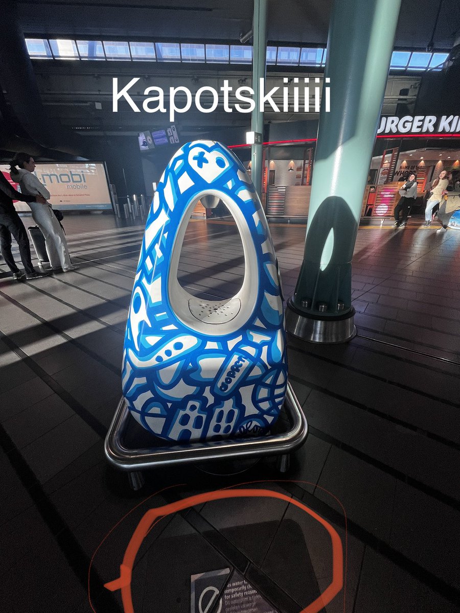 VarissaM's tweet photo. @NS_online @Schiphol @DopperBottle I returned to the homeland craving nothing more than the clean Dutch tap water I’ve missed so dearly 🤘🏻🥲💦 https://t.co/1RWtf3weym