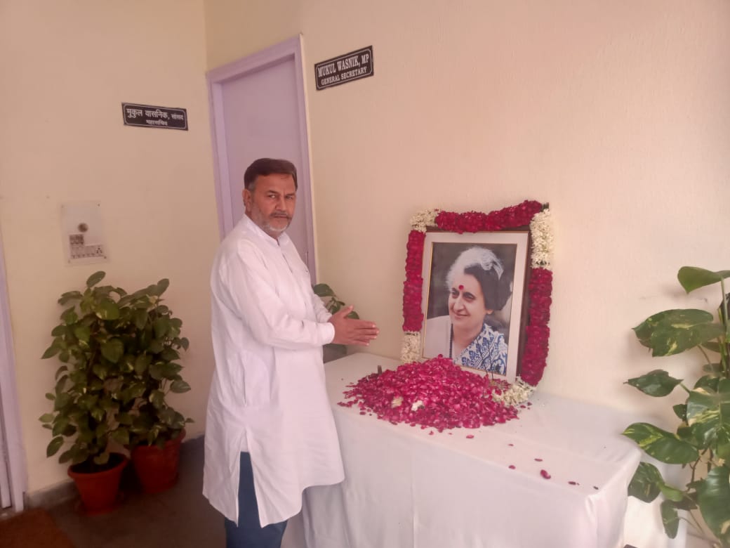 dr_madaanKKC's tweet photo. @sanjaygabaINC #जयहिन्द!#IndiraGandhiJayanti2022 सादर नमन एवं भावपूर्ण पुष्पांजलि🙏💐🙏#AICC #RememberingWithReverence #PoliticalParties @kkc_india https://t.co/QSdhUeK5yR