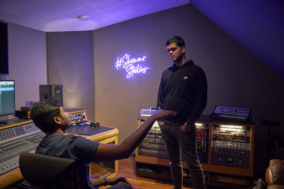 AshwinVinayagam's tweet photo. Look who dropped by @ShimmrStudios this past week!

Thank you @aarthir and @sriramk for making it 😇 The past week was a lot of fun hanging out with you guys. https://t.co/MPggqAWzFj