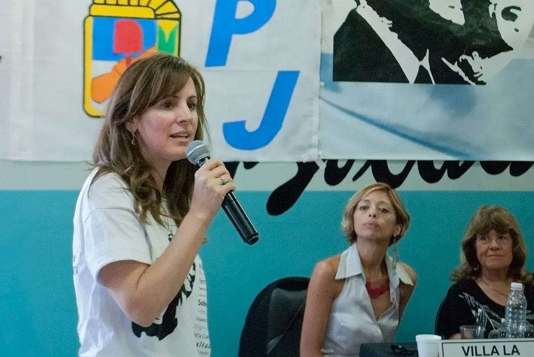 loreparrilli's tweet photo. Encuentro por el día de la militancia peronista en #Cutral Có.
Participamos de un encuentro del Partido Justicialista convocado por la vicepresidenta del Consejo Local Maria Elena Paladino que invitó a todxs los espacios que integran el Frente de Todos, https://t.co/EbDe70bpiH