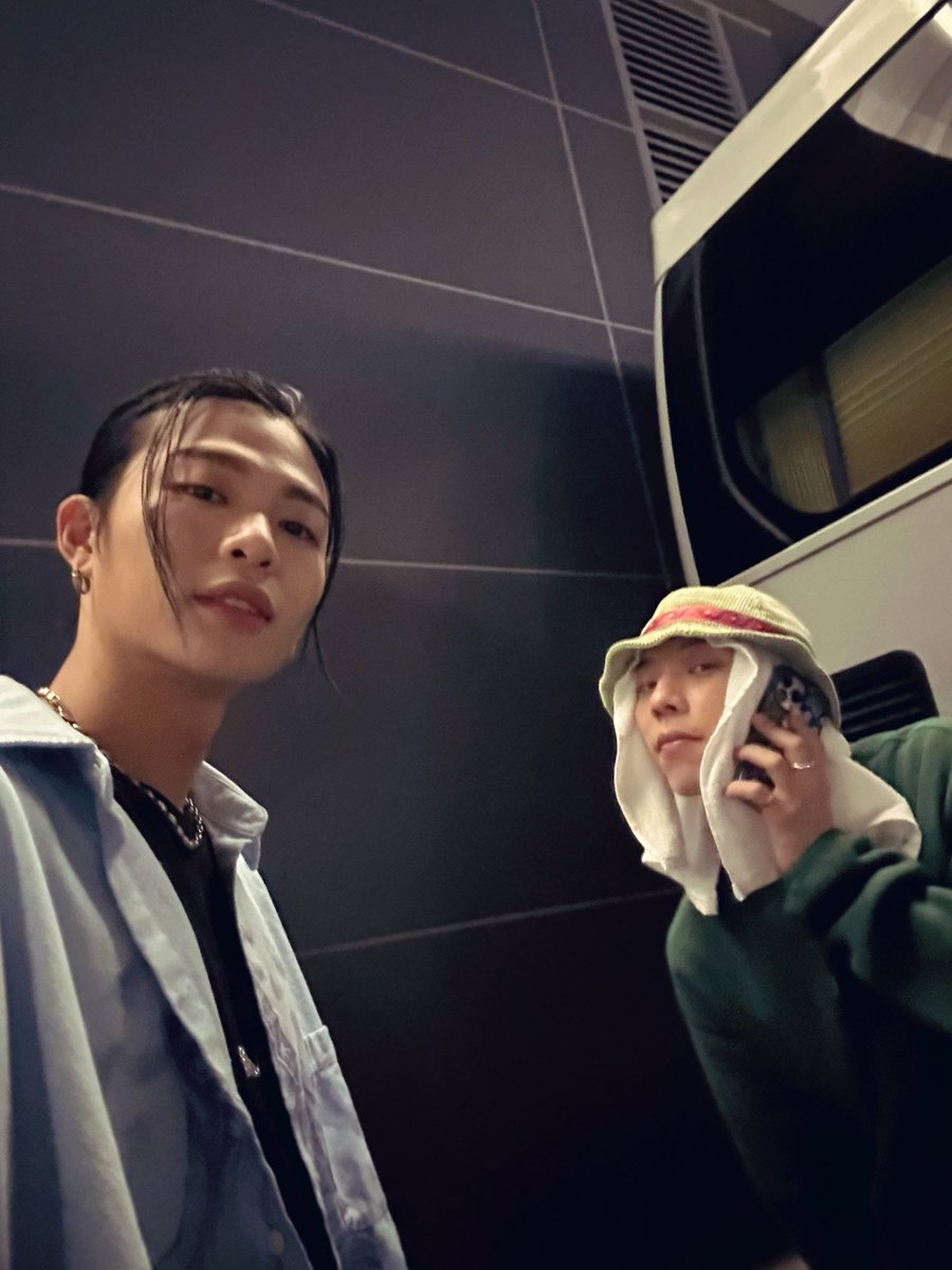 xxkgof's tweet photo. 대전에서 첫콘 끝! 오늘 와주신분들 너무 감사합니다🫶 여러분들도 저희처럼 행복한 하루였길 바래요🌌🤍 https://t.co/SAqoeVFO1e