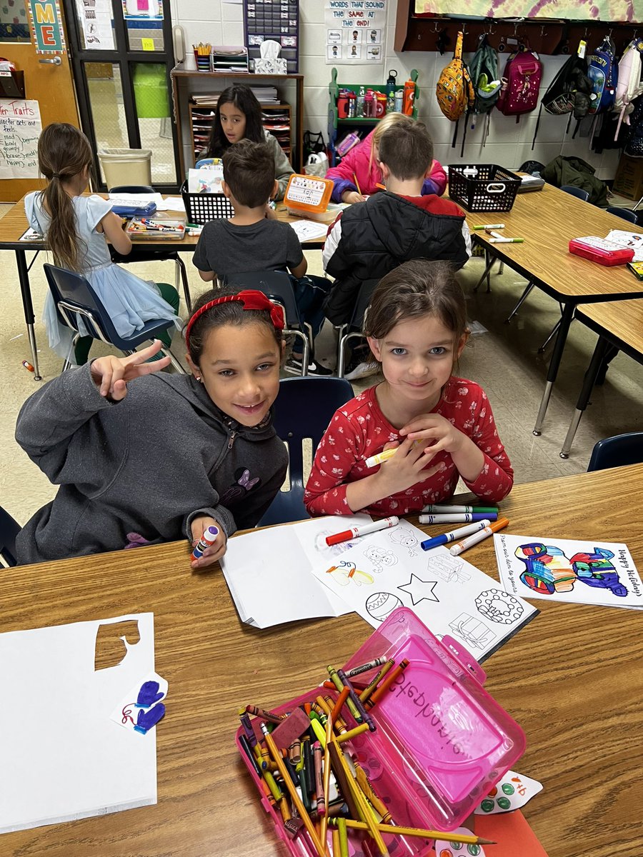 waver_erin's tweet photo. We had a great time making holiday cards with our bear den buddies! @Bostonkidscount https://t.co/wldFIVnnfK