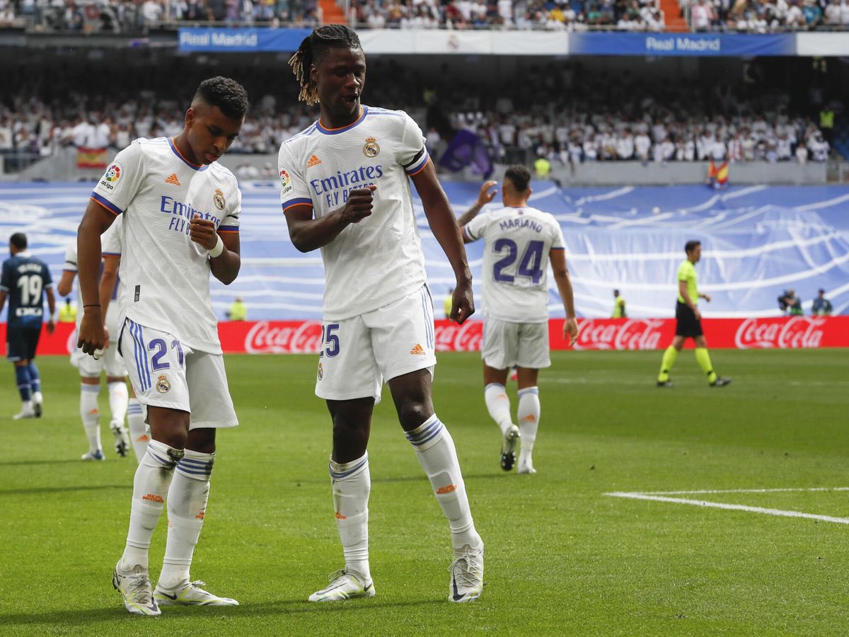 EditionMerengue's tweet photo. Rodrygo : "Camavinga, c’est un brésilien (rires). Il passe sa vie avec nous (les brésiliens). Il apprend un peu le portugais. Il parle bien, il sait plein de trucs !" @ThymPinon https://t.co/y3CDB8pfOh