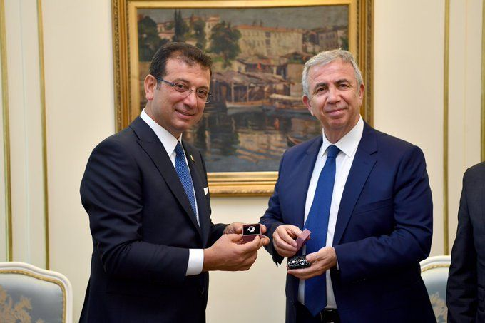 MarianoGiustino's tweet photo. Podcast,#RassegnaStampaTurca di @RadioRadicale del 13 nov.:
#Iran:
#Rivoluzione per stato laico e democratico.Condanne a morte per donne e uomini che ballano e cantano
#Turchia:
Opposizione #CHP taglia il ramo su cui stava raccogliendo i frutti per vincere
https://t.co/ii0yigNuNY https://t.co/eXbis5zkA0