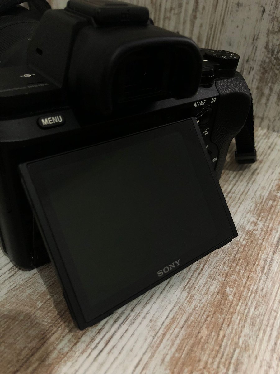 beingasaloser's tweet photo. Waddup, estou a vender a minha Sony A7 II juntamente com a lente kit e 3 baterias extra. Vem com o carregador, manuais e caixa de origem.

Conta com cerca de 18k disparos.

Se puderem dar RT, agradecia <3

https://t.co/tF0gp361Ju https://t.co/hhV1h3VuR9