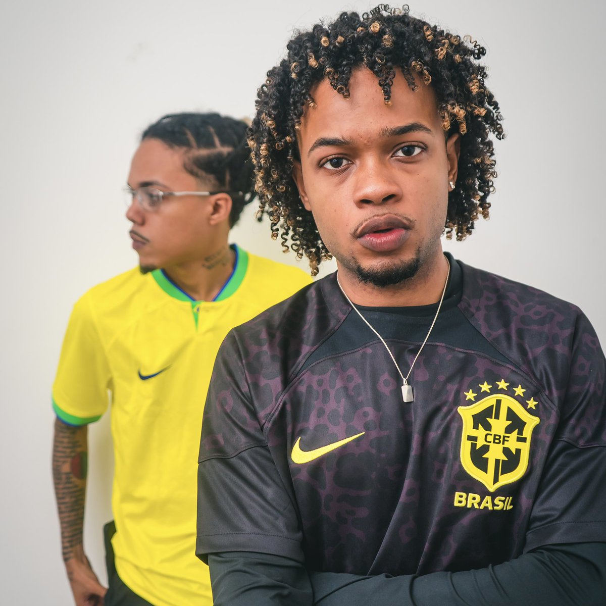 originalsant's tweet photo. Desde menor
sei o valor dessas notas

E o que elas fizeram
com a mente da tropa

Tento mudar isso
De dentro pra fora

Ando descalço
Aonde tu não brota https://t.co/eKGbEOHleA