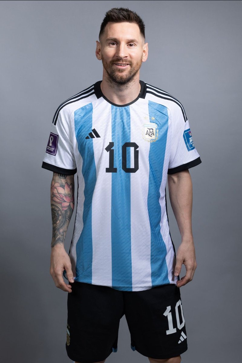 soyelXprox's tweet photo. El mejor jugador de la historia del fútbol 🐐💙🤍😍 https://t.co/dk5EM16u2f