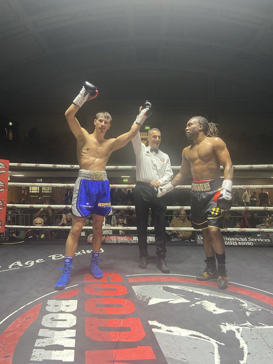 Goodwin_Boxing's tweet photo. It’s 2-0 for Steward. Ellis Steward a late addition to the card but he runs out a 39-37 winner over Jordan Grannum. Steward making nice progress!!
WE DO NOT STREAM OUT SHOWS SO ANY LINKS POSTED FOR STREAMS ARE FRAUDULENT
#YorkHall #GoodwinBoxing #BoxMania3 https://t.co/gakagLvjNj