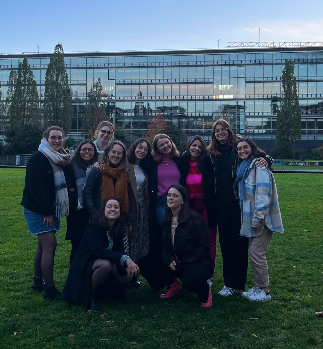 Suzanne_FAGE's tweet photo. J’étais aujourd’hui le soleil d’ #Angers pour un #WEF où j’ai pu former le nouveau bureau de l’@AESFA_angers 
Au programme : 
👥Bien-Etre associatif
🌦Santé mentale des étudiantEs en Santé
📲Communication
🍀Événements responsables https://t.co/HROwDZMcHq