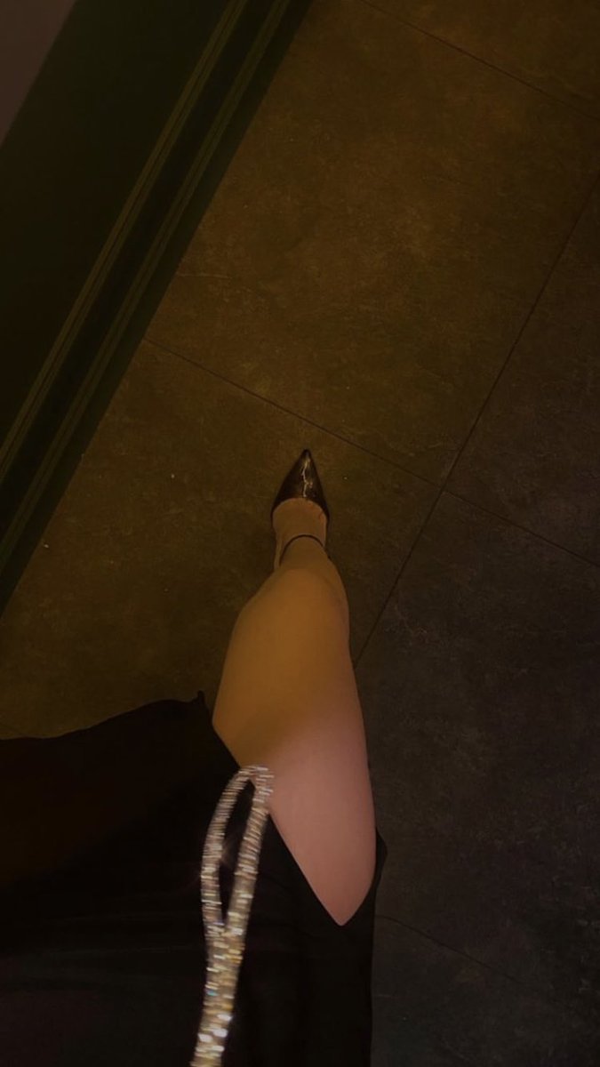 Seans vakti dm e koşun finansal köpekler #finansalkole #fınansalkole #finansalköle #finansalkoele #sahibe #ayakfetiş #ayakfetişi #finansalkopek