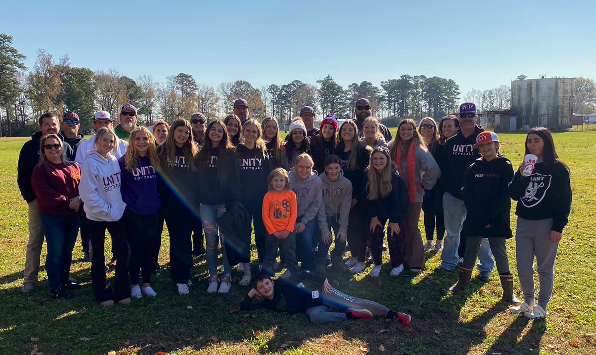 UnityRussel's tweet photo. Food for families in need &amp; food for the soul indeed. Thank you, Discover Church, for allowing us &amp; @UnitySizemore to again help in your efforts to bring a joyous Thanksgiving dinner to the tables of so many. Happy Thanksgiving to all. #Unified #Unity757 #DiscoverChurch https://t.co/2nteNr6eel