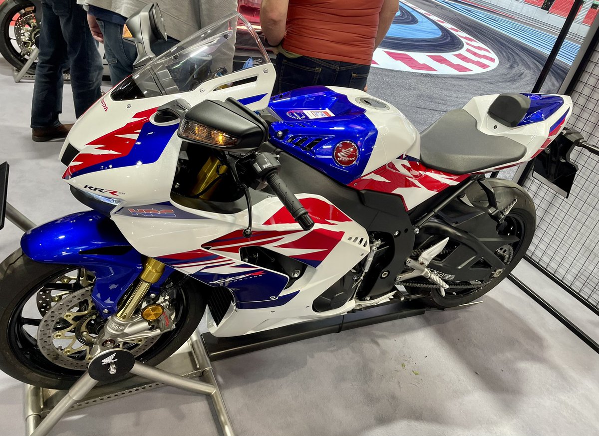 Snuck (sneaked?) off to the #motorbikelive2022 show to finger some bikes. How can I sneak this #fireblade into the garage without anyone noticing?