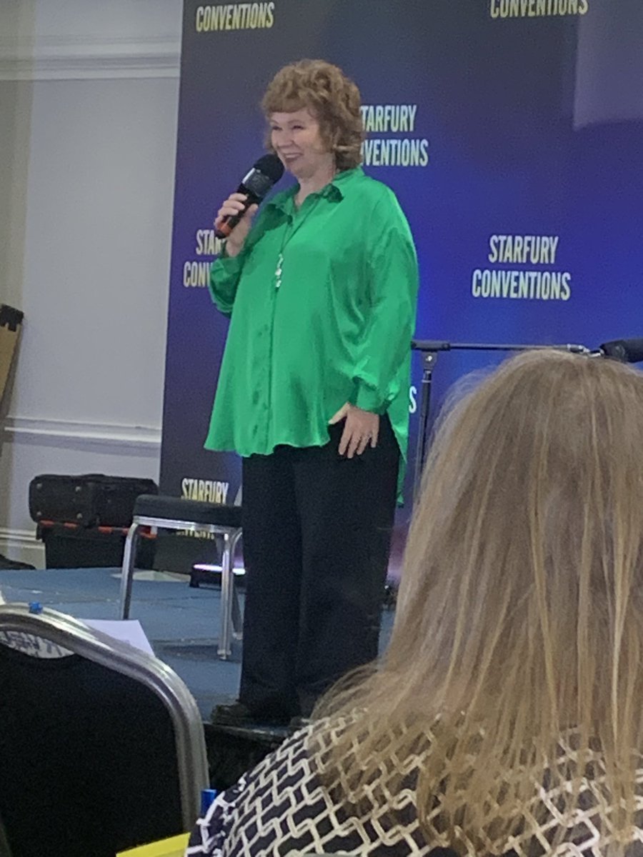 this woman, THIS WOMAN! oh what an absolute sweetheart and wonderful singer she is! i could listen to her talk and sing for hours! @thereelbeverley thank you for today❤️