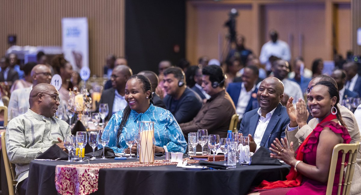 PrimatureRwanda's tweet photo. Mu birori byo gushimira abasora, Minisitiri w’Intebe Ngirente yahamagariye abacuruzi biyandikishije muri TVA kugira umuco wo gutanga inyemezabuguzi za EBM batarinze kubyibutswa, ndetse n'abaguzi bakajya bibuka kuzisaba. https://t.co/oSy8cwyQyJ