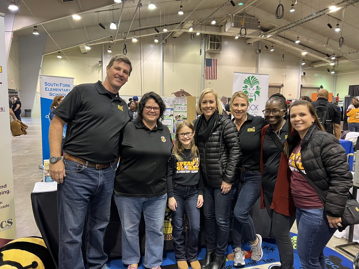 kmjacober's tweet photo. I’m so thankful all of our #SpeasStaff and #LearningCommunity who gave their time today to help represent @SpeasGlobal at the @wsfcs #SchoolShowcase. #WSFCSWorthTheChoice @ibpyp @MagnetSchlsMSA @TriciaTMcManus https://t.co/kyMOSbfM2v