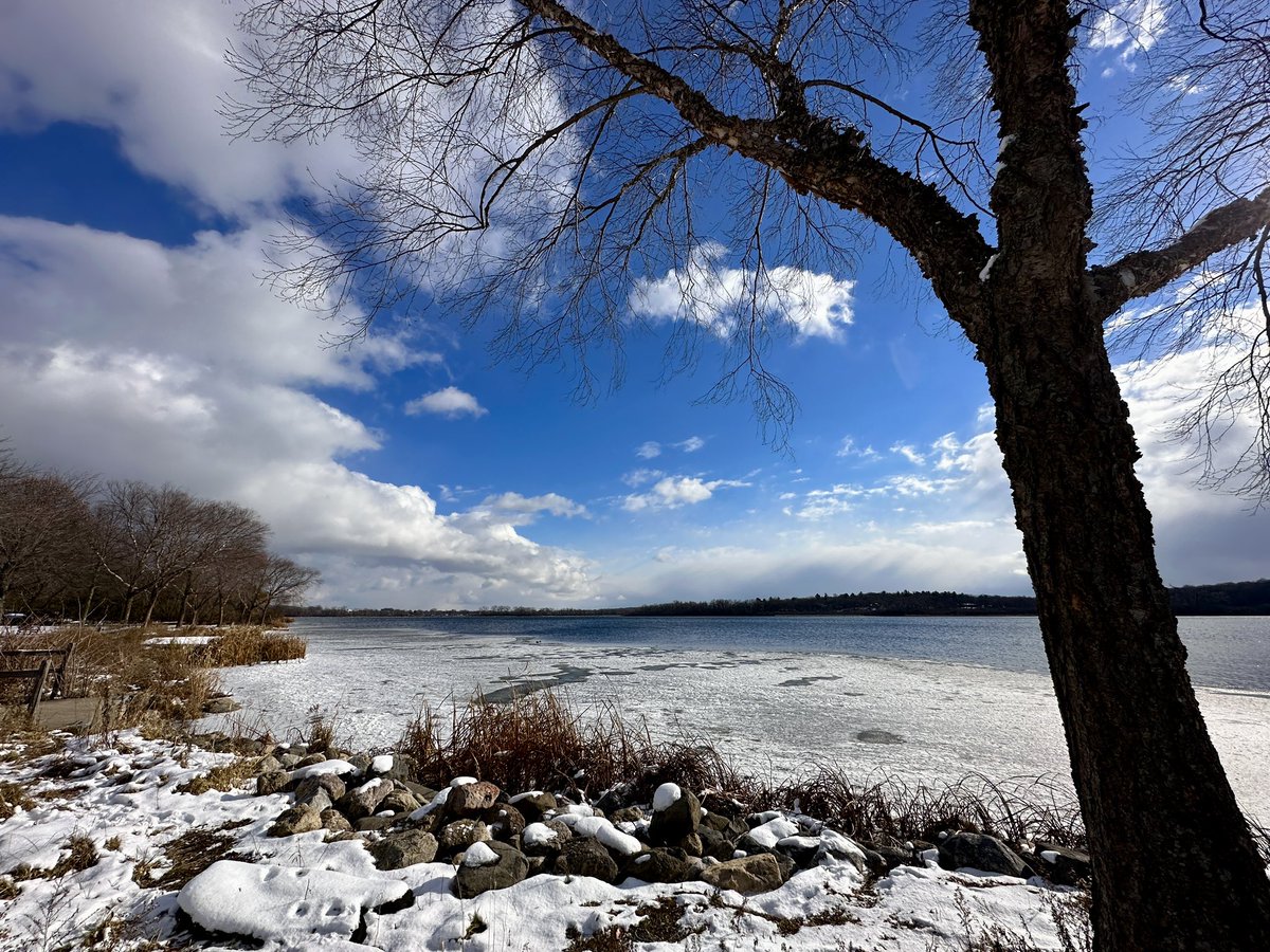Naveena10's tweet photo. Today — S☀️nny with a chance of sn❄️wstorm
#WIWeather #StormHour #PhotoHour https://t.co/rnetx01qiV