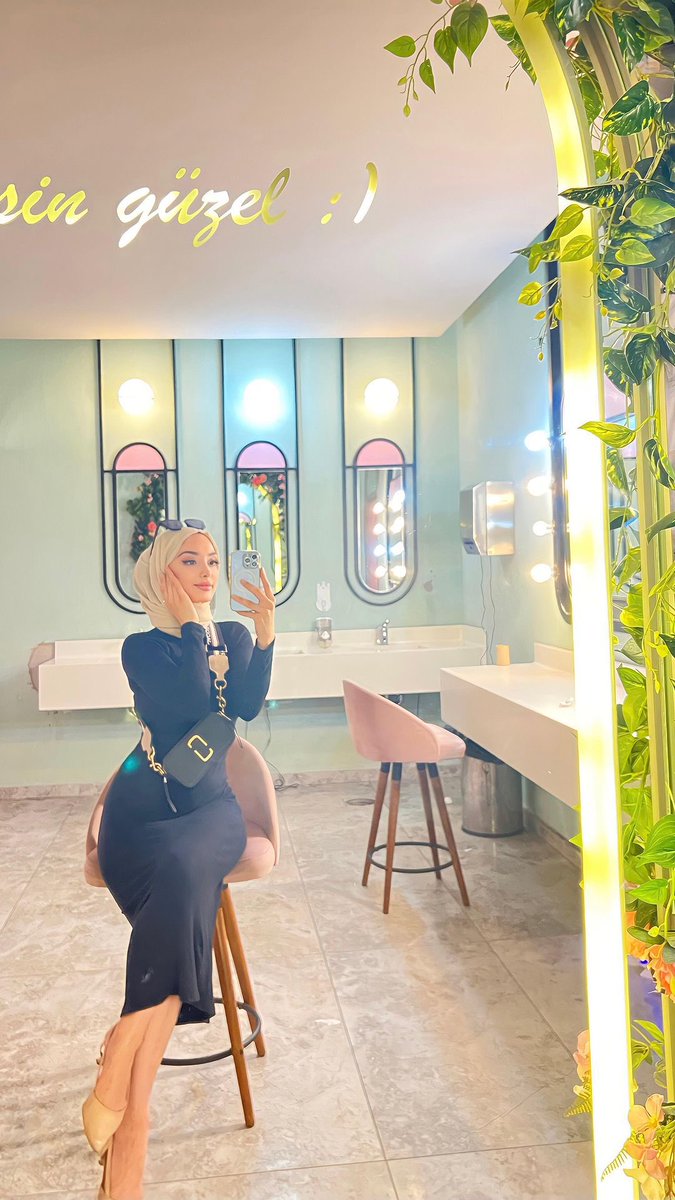 Ayse Nur Erol (@aysekaraagozz) on Twitter photo 