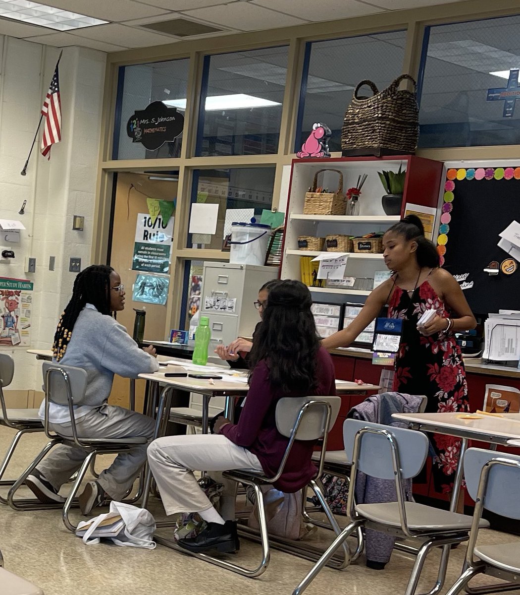 CalvertSS's tweet image. CASC’s Eden Wainwright of PHS teaching a workshop on SGA inclusivity  to her peers around the state. Mr. Goldstein’s CASC students are great leaders.