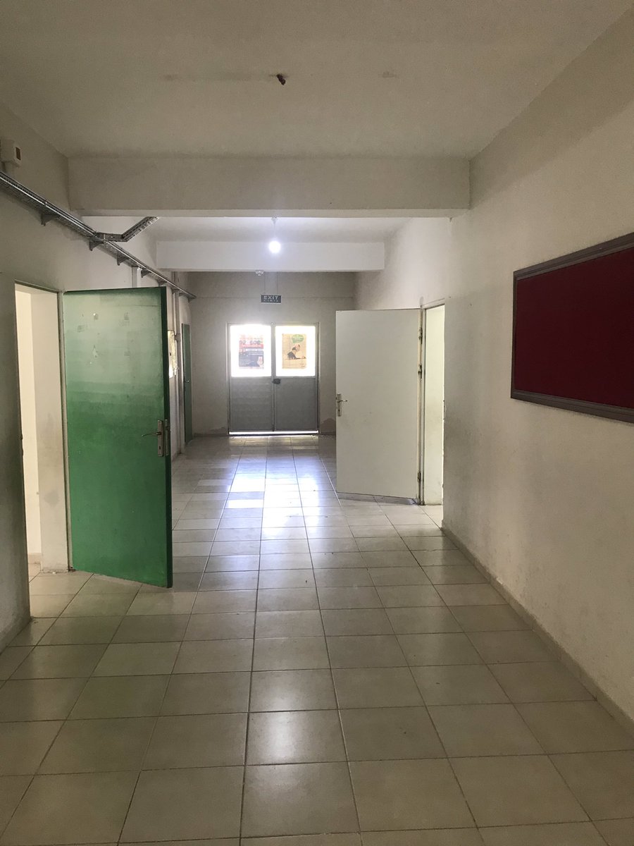 SahkulubeyH's tweet photo. Bir haftalık ara tatili fırsat bilerek okulumuzun iç mekanlarını boyattık.Okulumuzun tüm eksikliklerini elbirliğiyle tamamladık,emeği geçenlere teşekkürler.@mahmutdemirttas @Murat69_Demir @AhmetBilen0647 @DlcekB https://t.co/XM8nl2jMxG