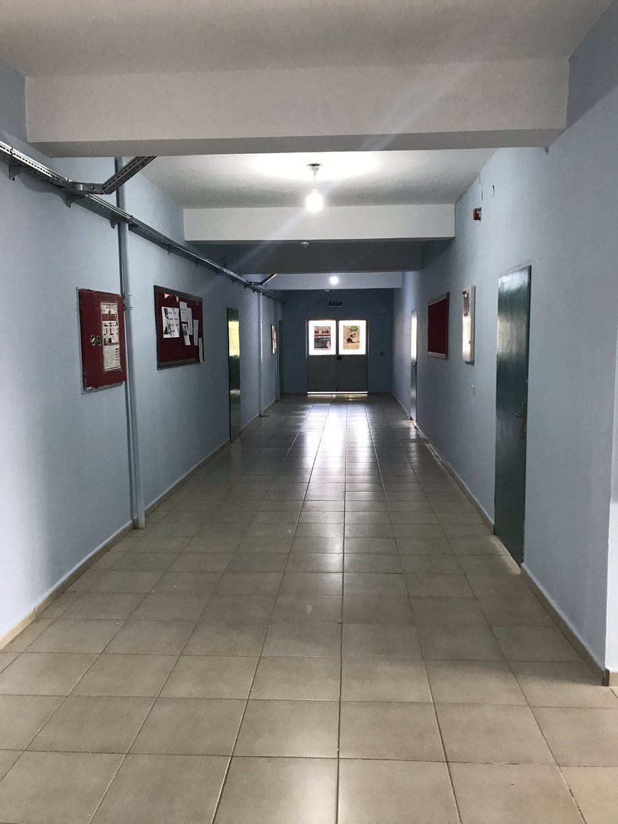SahkulubeyH's tweet photo. Bir haftalık ara tatili fırsat bilerek okulumuzun iç mekanlarını boyattık.Okulumuzun tüm eksikliklerini elbirliğiyle tamamladık,emeği geçenlere teşekkürler.@mahmutdemirttas @Murat69_Demir @AhmetBilen0647 @DlcekB https://t.co/XM8nl2jMxG
