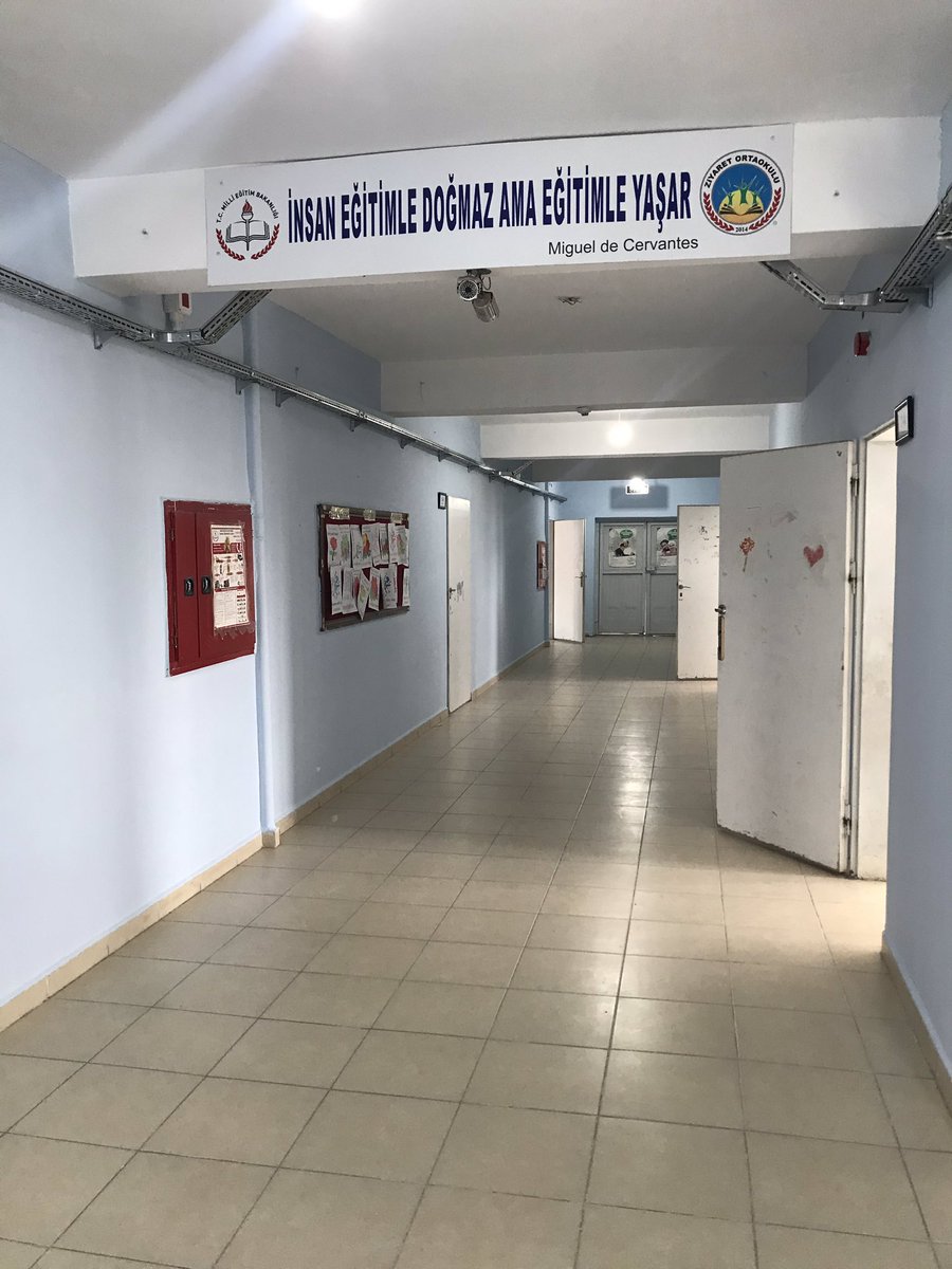 SahkulubeyH's tweet photo. Bir haftalık ara tatili fırsat bilerek okulumuzun iç mekanlarını boyattık.Okulumuzun tüm eksikliklerini elbirliğiyle tamamladık,emeği geçenlere teşekkürler.@mahmutdemirttas @Murat69_Demir @AhmetBilen0647 @DlcekB https://t.co/XM8nl2jMxG