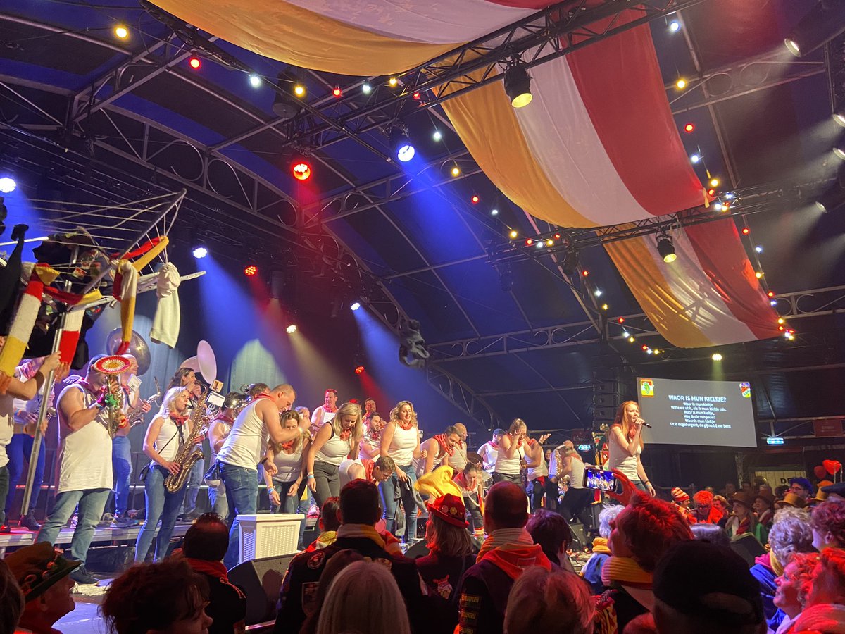 Vergimmes mooi zuukt ‘n kieltje. Mooi up tempo met kraakheldere zang! #kwek22 #oeteldonk