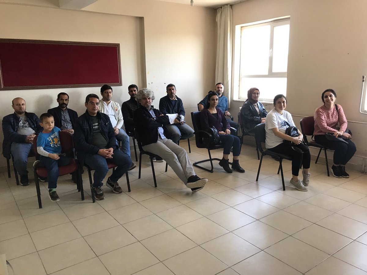 SahkulubeyH's tweet photo. Okul temelli mesleki seminer çalışması kapsam��nda okul Müdürümüz Burhan DÖLCEK tarafından okulumuz personellerine, yenilenen ilköğretim programları tanıtım seminerleri verildi.@mahmutdemirttas @Murat69_Demir @AhmetBilen0647 @DlcekB https://t.co/4gtV4Usz1S
