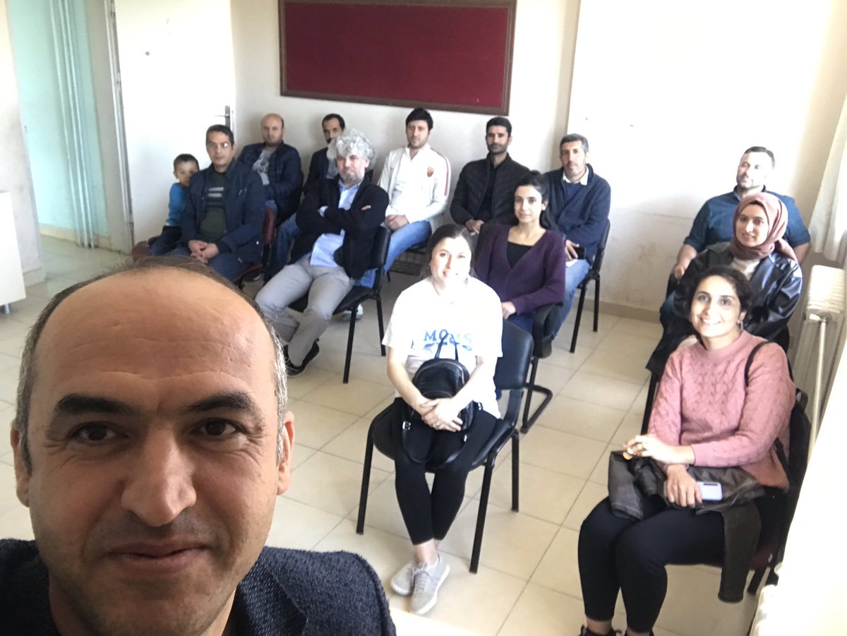 SahkulubeyH's tweet photo. Okul temelli mesleki seminer çalışması kapsam��nda okul Müdürümüz Burhan DÖLCEK tarafından okulumuz personellerine, yenilenen ilköğretim programları tanıtım seminerleri verildi.@mahmutdemirttas @Murat69_Demir @AhmetBilen0647 @DlcekB https://t.co/4gtV4Usz1S