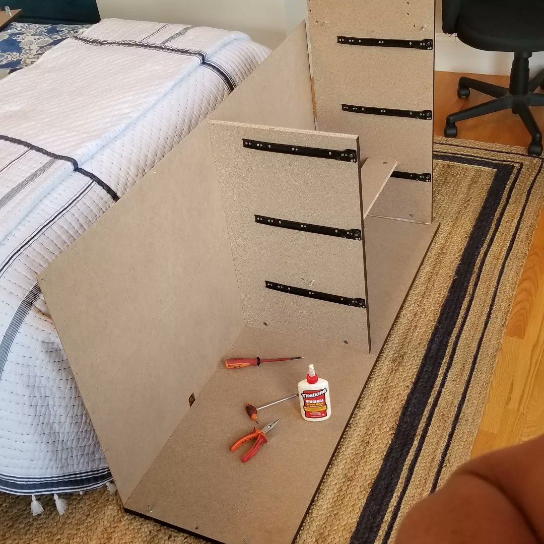 VincentMGee's tweet photo. Who has 2 thumbs, gets gifted an (IKEA like) used dresser & takes it completely APART in order to GLUE it back together (along w it's original hardware) & reassemble it??
This guy!!!!
#Dresser #Makeitbetter #Makeitstronger #Repaired #Repairedmydresser #Overkill https://t.co/cgrfKSdtFr