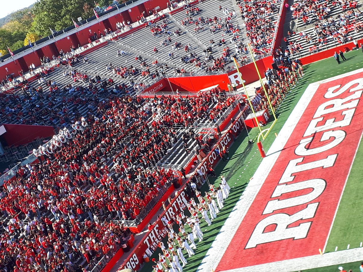 AnjaLilith's tweet photo. #ranCollege #CoachAndy
beim Spiel Rutgers gegen Indiana hatten wir den gleichen Effekt, irgendwann war das Stadion ziemlich leer. Die Studenten gingen lieber feiern.
#Mike wir sehen uns mit CoachAndy in Frankfurt🏈 https://t.co/Cj4jZGpQK1