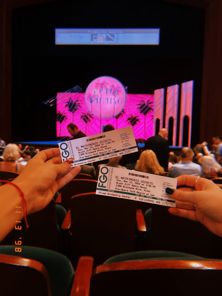 sofiv_02's tweet image. My first opera and it was amazing!! Thank you FIU Global Learning Center for getting us tickets!! #WeAreFiu #fiugloballearning