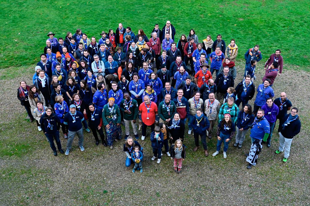 🎉 ASSISES DE LA FORMATION 🎉 Après des débats et des ateliers autour de sujets de société tout au long de la journée, c'est l'heure de la photo de groupe pour tous les participants et participantes ! <a href="/EEUdF/">Éclaireuses et Éclaireurs Unionistes de France</a> <a href="/EEDF_officiel/">Éclaireuses Éclaireurs de France</a> @EDLN_officiel <a href="/EEIF_officiel/">Eclaireuses et Eclaireurs Israélites de France</a> <a href="/NourSmf/">Nour Eddin</a> @sgdf #SMF