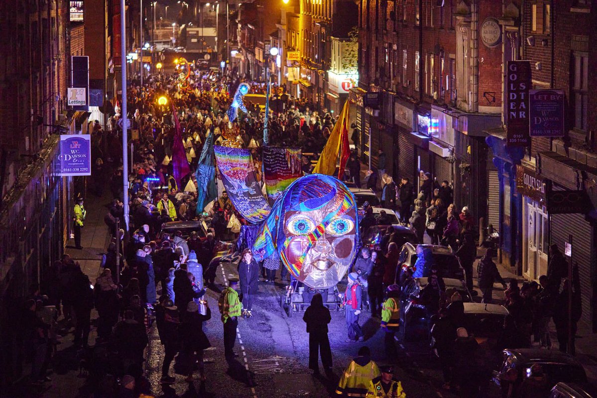 TamesideCouncil's tweet photo. What an absolutely fantastic night, the lantern parade really lit up the town and the atmosphere was amazing. All entertainers, performers and crowd were brilliant and brought their best festive cheer!
#Intameside #festivespectacular https://t.co/cfb1uvscNv