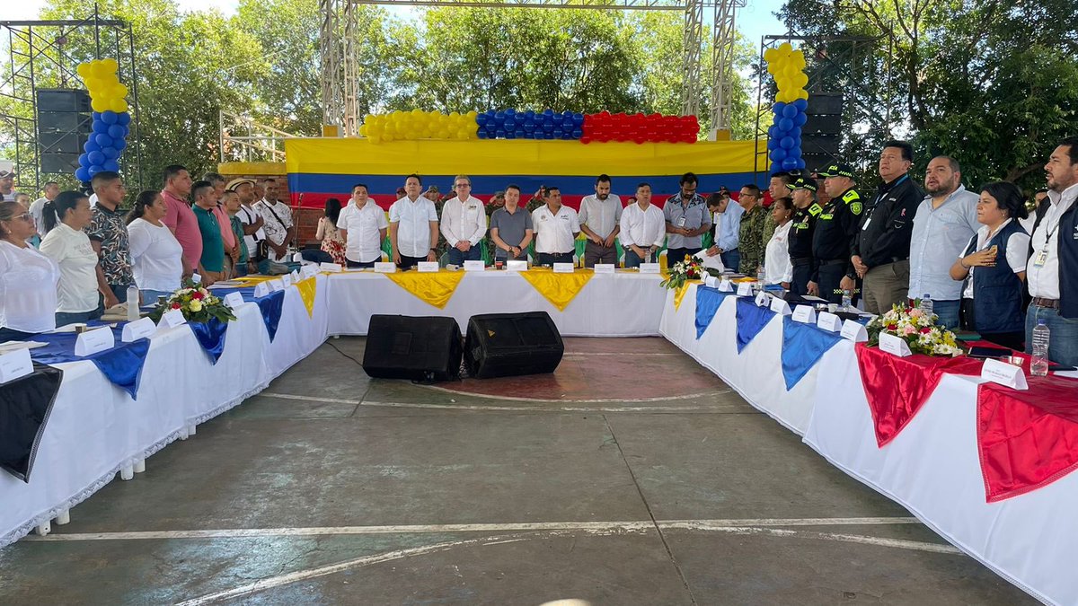ARNColombia's tweet photo. En #Simití participamos en la Audiencia Pública de la instalación del Puesto de Mando Unificado por la Vida (PMUV) convocada por @ComisiondePaz de @SenadoGovCo, escuchando a los líderes sociales y comunidad en general sobre sus necesidades. https://t.co/DctVUb5Yg4
