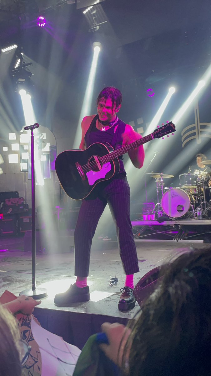lthxweird's tweet photo. Yungblud In Madrid P2 🖤 https://t.co/eIbHY1lBNj