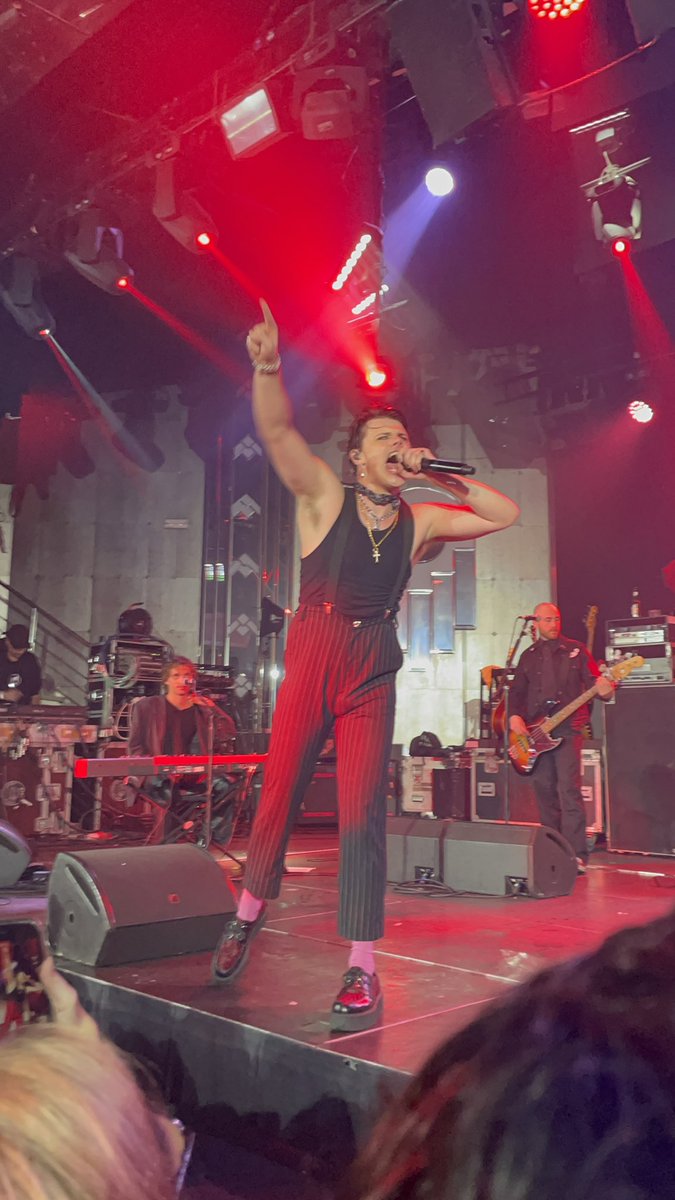 lthxweird's tweet photo. Yungblud In Madrid P2 🖤 https://t.co/eIbHY1lBNj