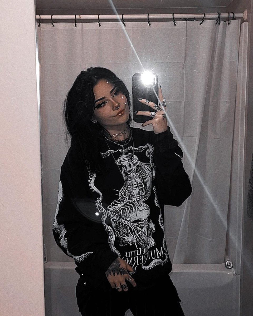 VampireFreaks's tweet photo. We love this pic sent in from @abrianna_marieee rocking our Little Murdermaid Sweatshirt! ๐โจ๐งโโ๏ธ
#goth #emo #alternative #altfashion #emostyle #egirl #spookyfit #vampirefreaks #gothsweater #spookymermaid #mermaid #darkdisney #techwear #spookysweatshirt #spookyfit #gothgirl https://t.co/rZ62rdyFEG