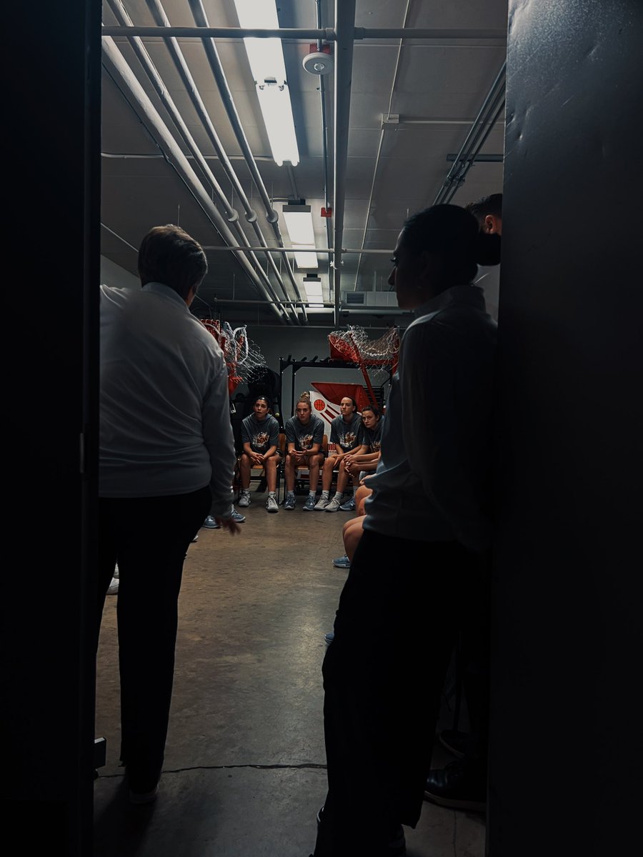 BW_wbasketball's tweet photo. focused.
#OneLove #D3Hoops https://t.co/4UG3ncrrD0