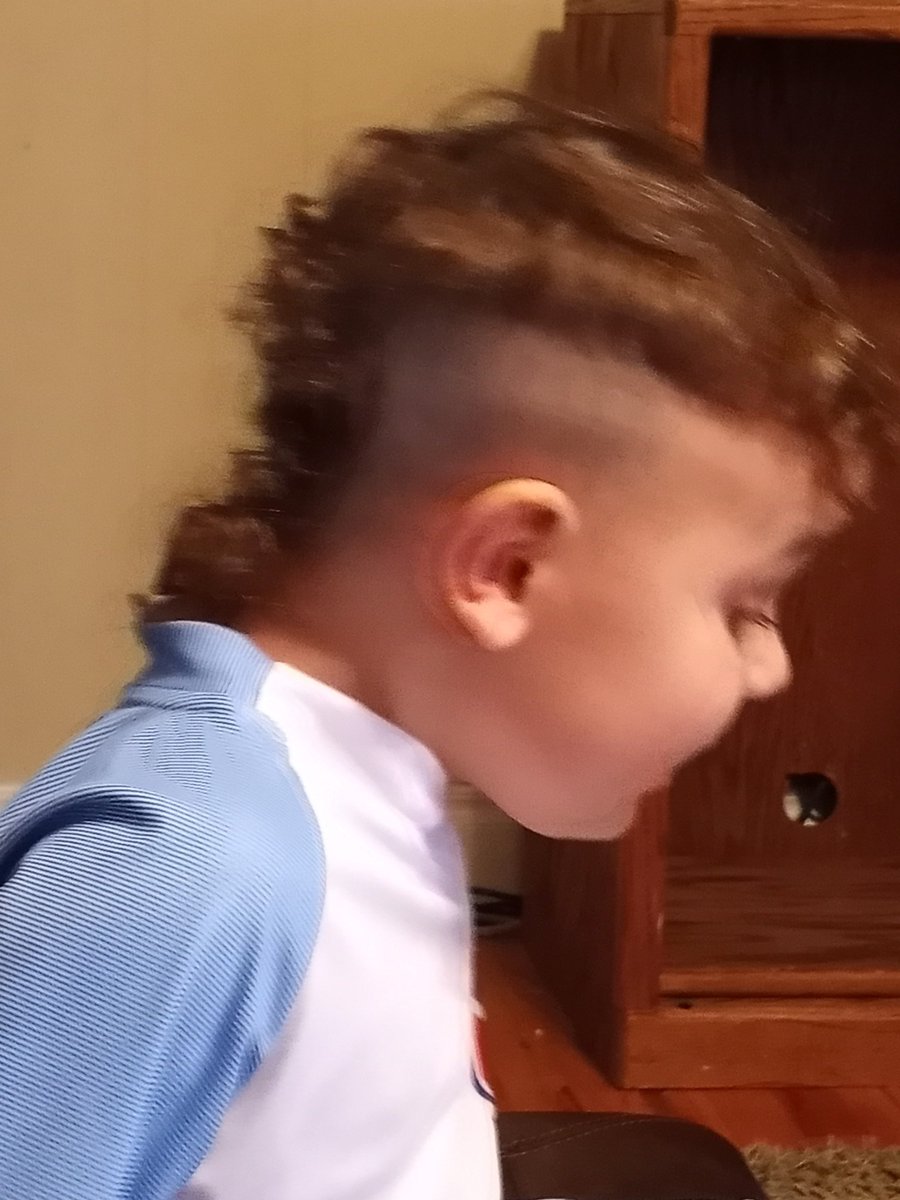 mbenanzer's tweet photo. Hank is ready for the World Cup. Is @A_LoLo12 ? #FIFAWorldCup #USA https://t.co/Vs6vWKwD21