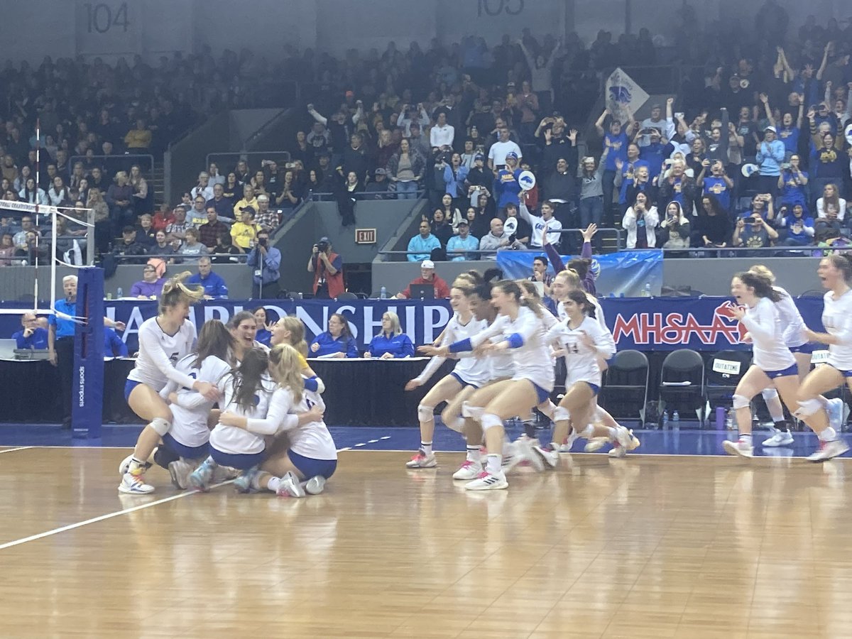 Marian High School Athletics (@marianathletics) on Twitter photo <a href="/MarianVarsity/">MarianVarsityVolleyball</a> takes set four 25-11 to win 3-1 and complete the #3PEAT!!! 🚨🚨🚨#MarianStrong <a href="/MarianVarsity/">MarianVarsityVolleyball</a> takes set four 25-11 to win 3-1 and complete the #3PEAT!!! 🚨🚨🚨#MarianStrong